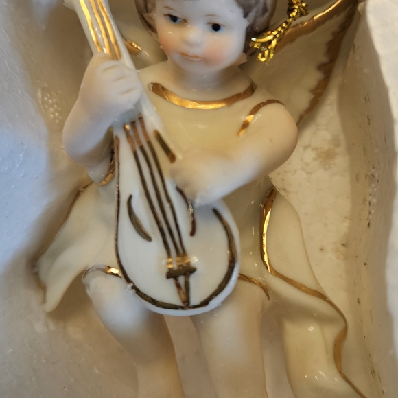 NEW, In Original Box, 4 Musical Cherub Christmas Tree Ornaments. - Picture 2 of 11